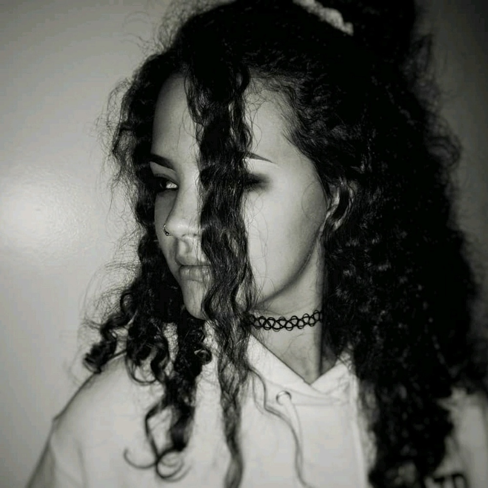 Meet your Posher, Kira